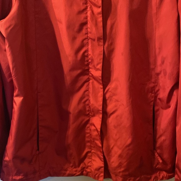 OS rain jacket that also folds into itself size XL - Picture 2 of 6